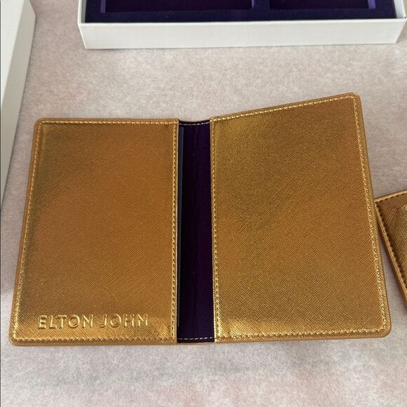 Elton John Gold Passport Holder Luggage Tag Travel Set - Picture 5 of 7